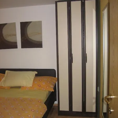 Split Central Guesthouse 게스트하우스